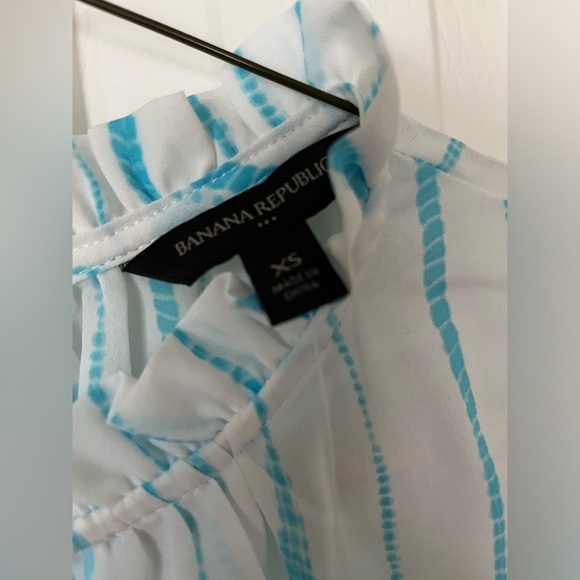 Banana Republic sleeveless blouse with button in back size 0, NWT - Picture 3 of 7